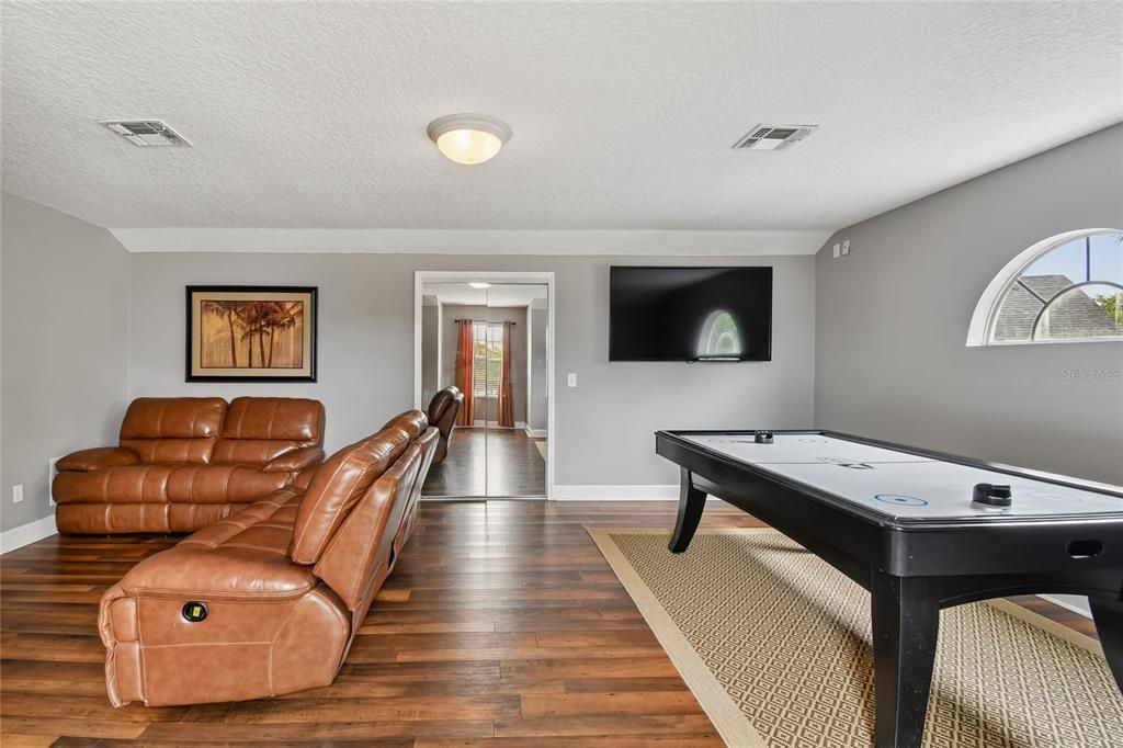 For Sale: $875,000 (6 beds, 3 baths, 3492 Square Feet)