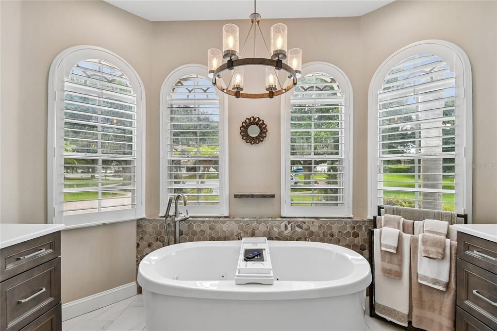 For Sale: $875,000 (6 beds, 3 baths, 3492 Square Feet)