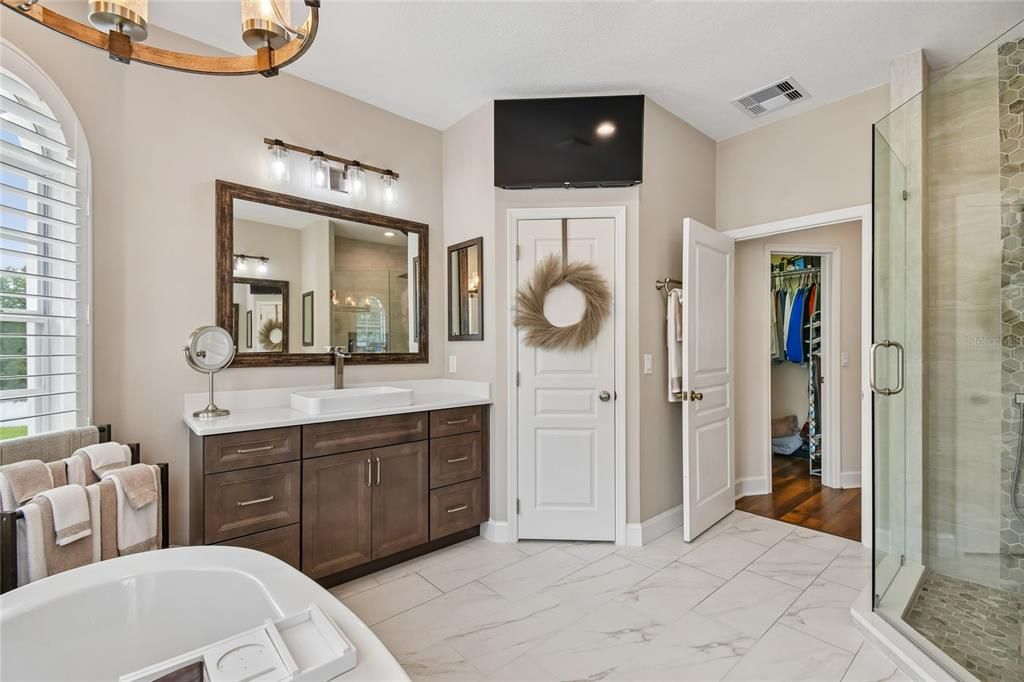 For Sale: $875,000 (6 beds, 3 baths, 3492 Square Feet)