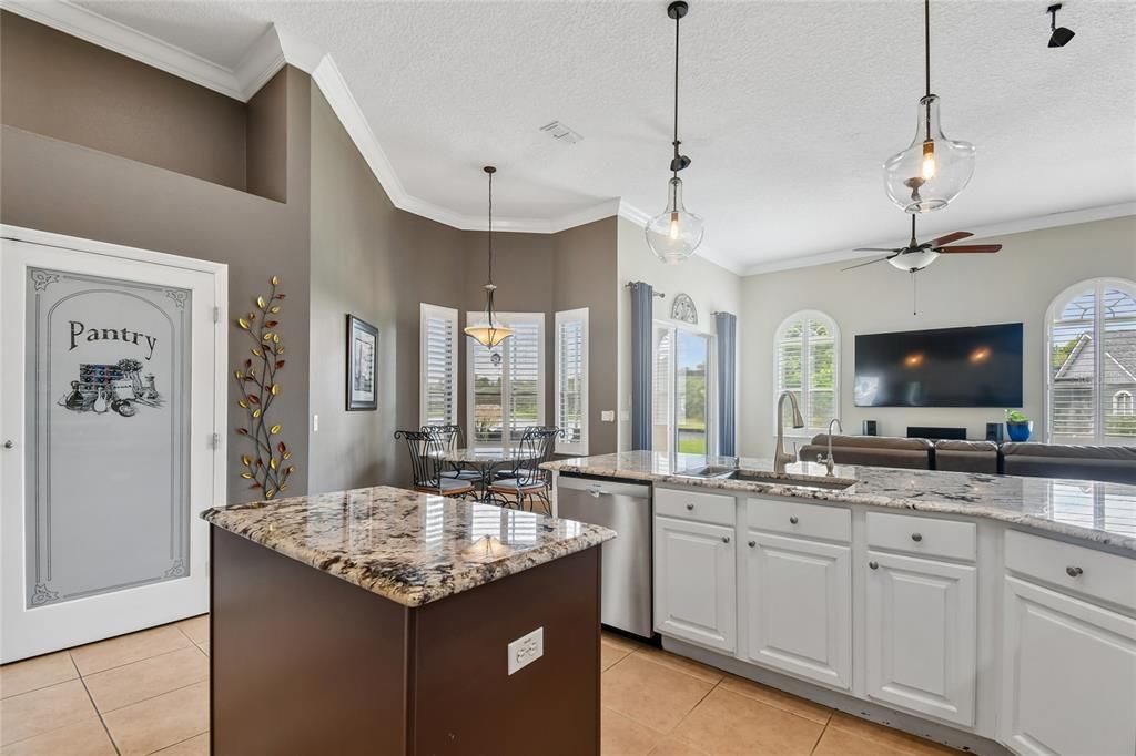 For Sale: $875,000 (6 beds, 3 baths, 3492 Square Feet)