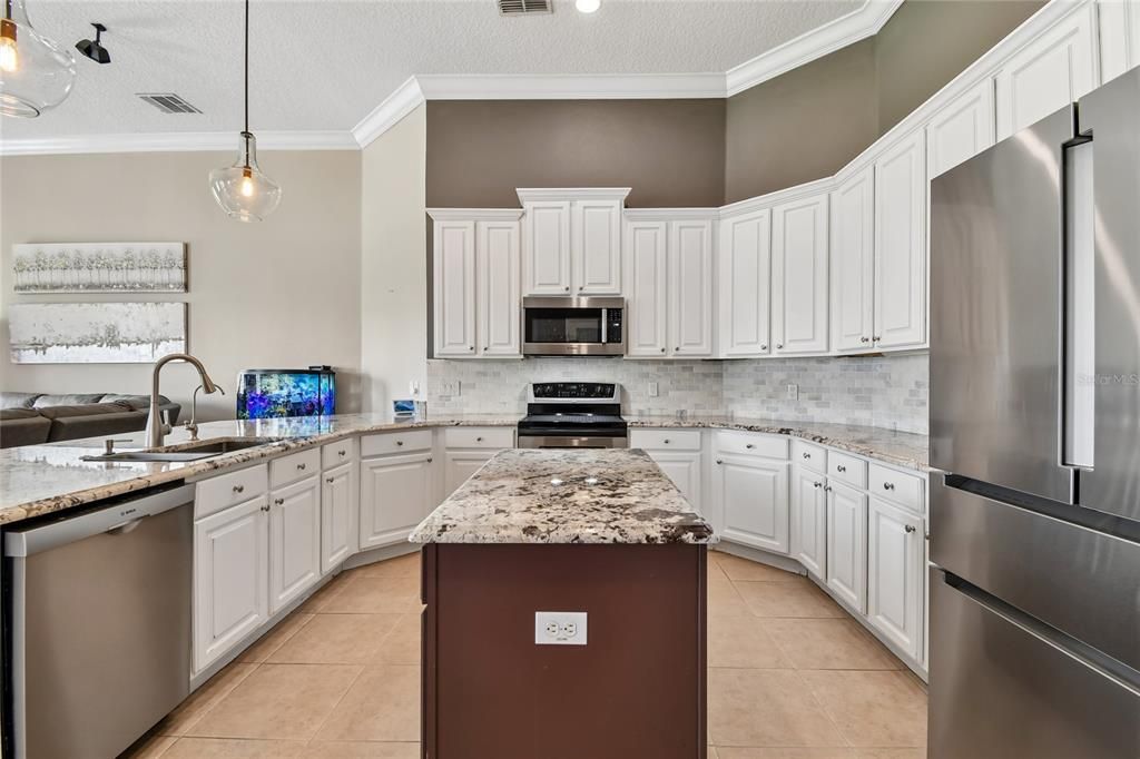 For Sale: $875,000 (6 beds, 3 baths, 3492 Square Feet)