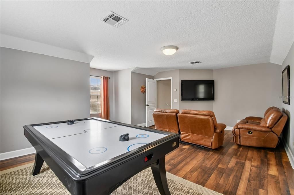 For Sale: $875,000 (6 beds, 3 baths, 3492 Square Feet)