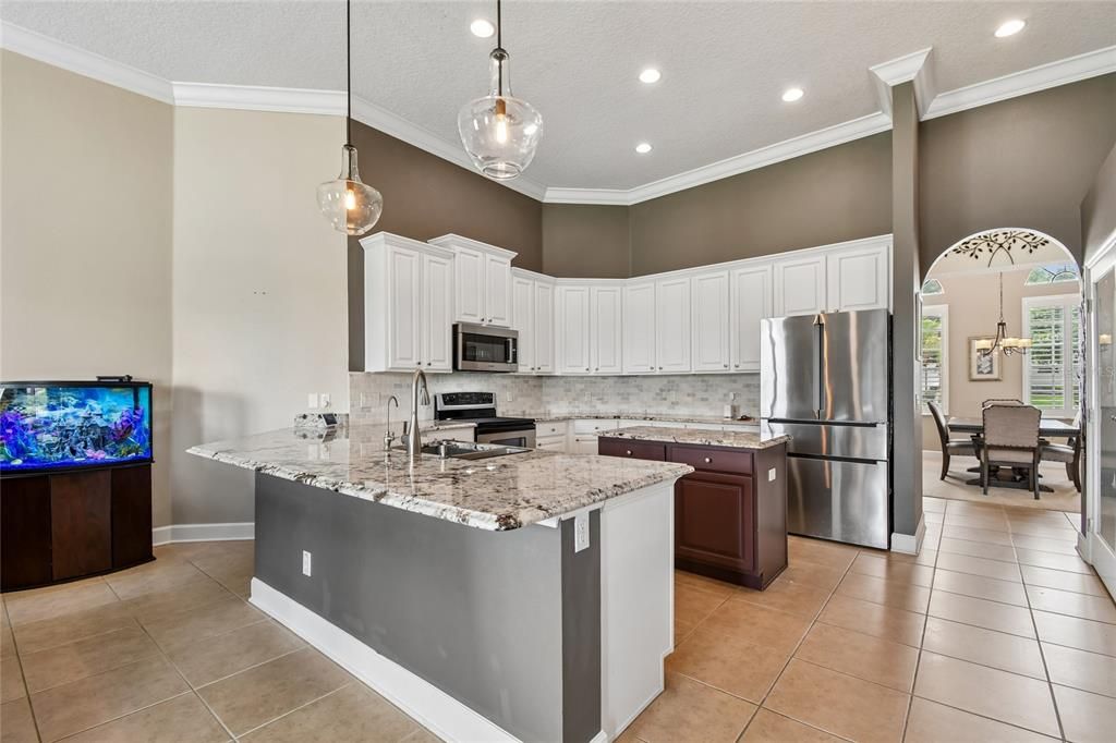 For Sale: $875,000 (6 beds, 3 baths, 3492 Square Feet)