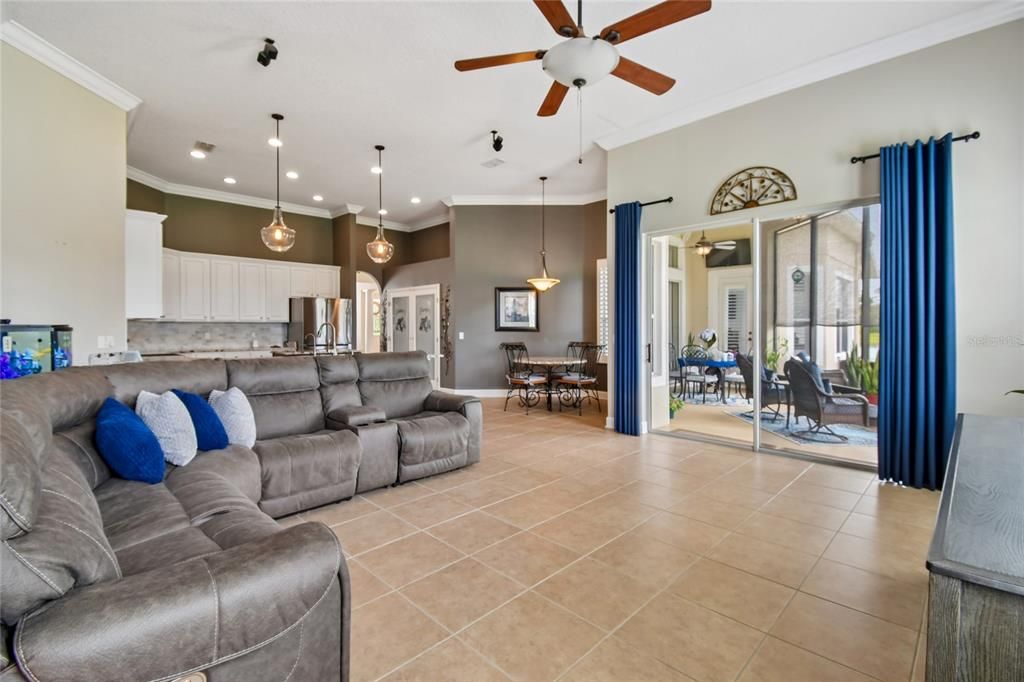 For Sale: $875,000 (6 beds, 3 baths, 3492 Square Feet)