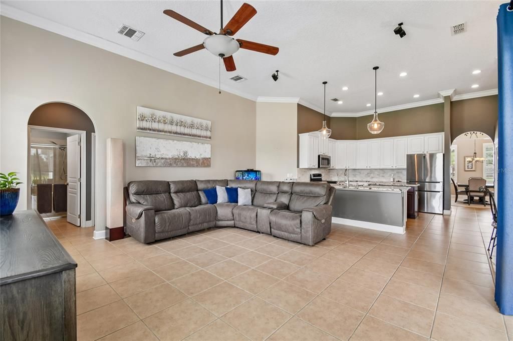 For Sale: $875,000 (6 beds, 3 baths, 3492 Square Feet)