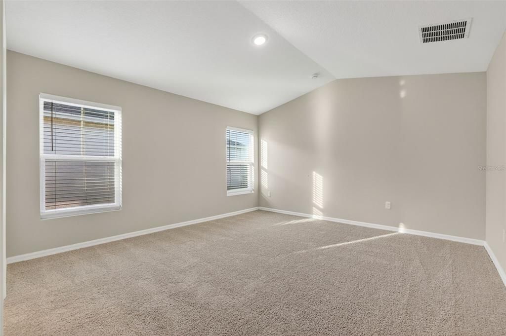 Activo con contrato: $315,000 (4 camas, 2 baños, 1689 Pies cuadrados)