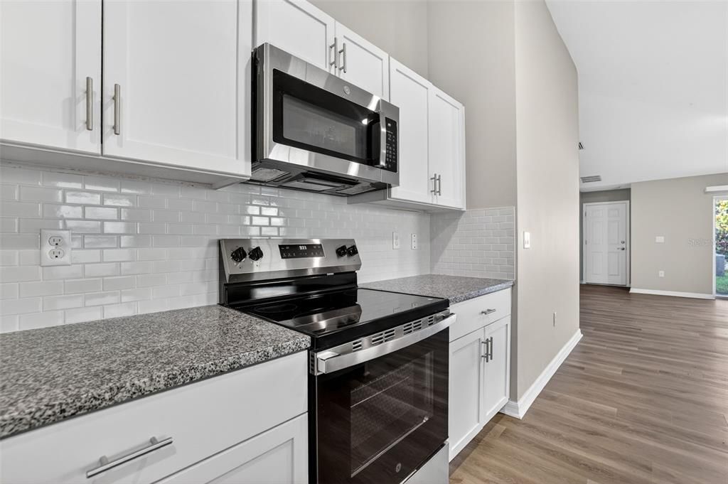 Activo con contrato: $315,000 (4 camas, 2 baños, 1689 Pies cuadrados)