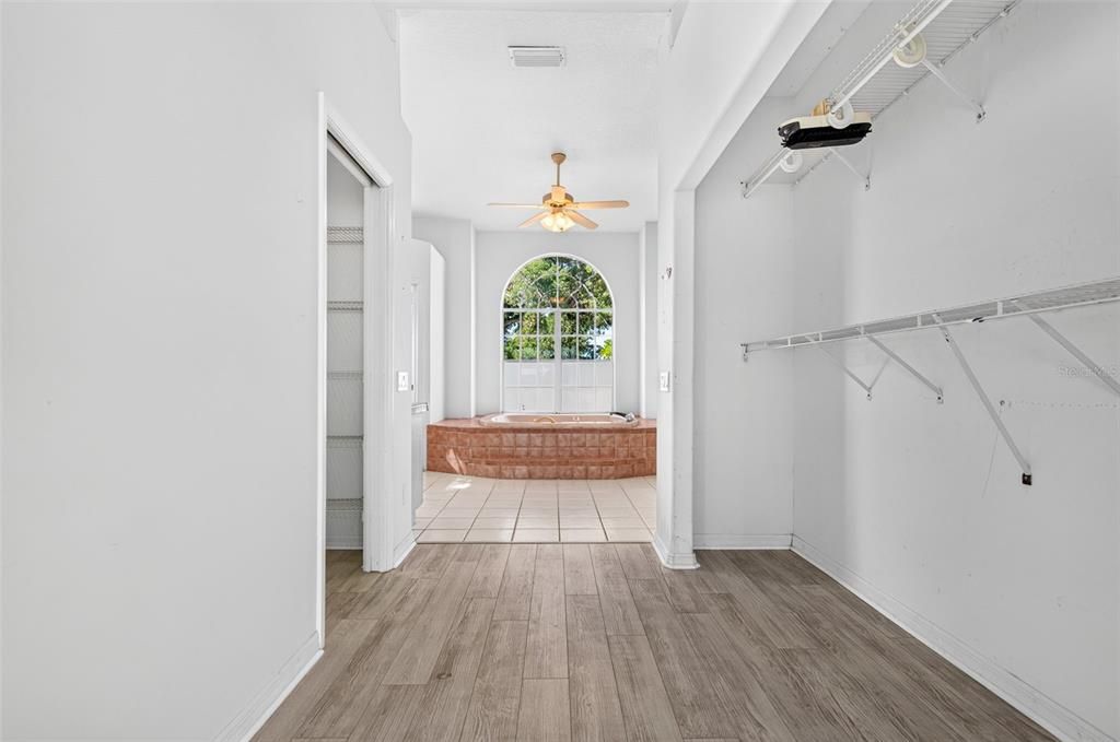 En Venta: $725,000 (4 camas, 4 baños, 3684 Pies cuadrados)