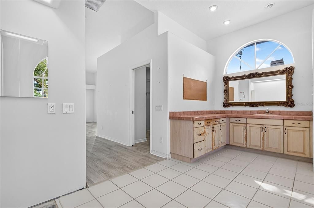 En Venta: $725,000 (4 camas, 4 baños, 3684 Pies cuadrados)