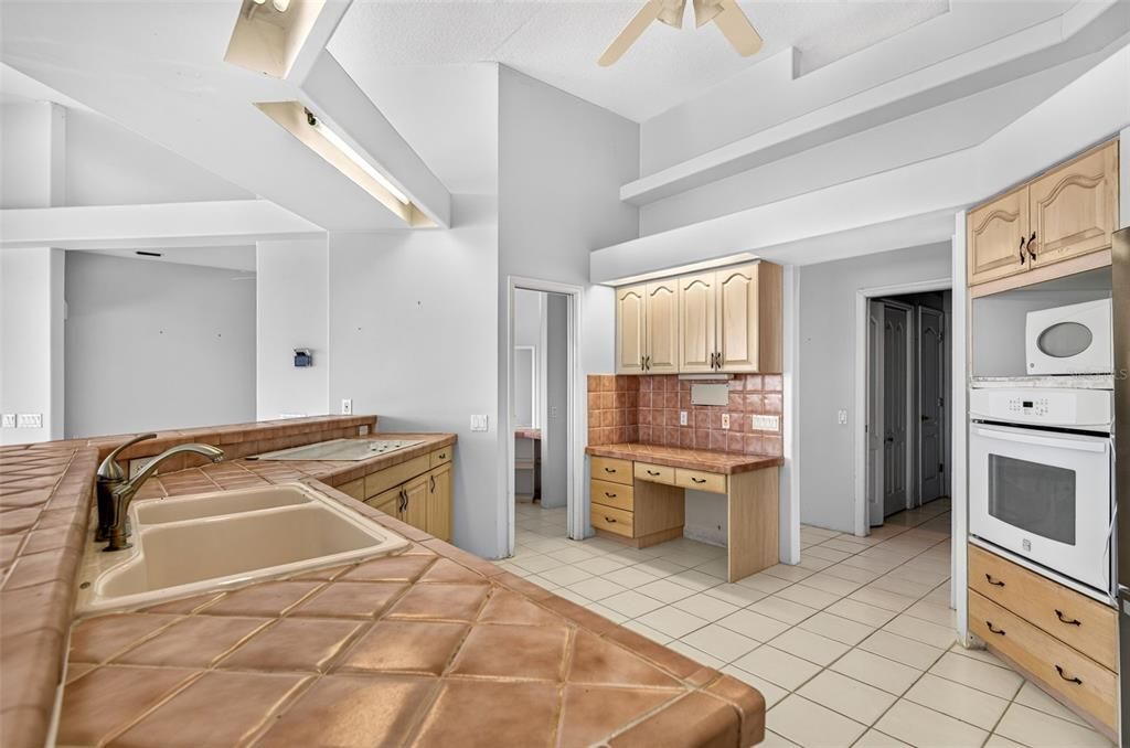 En Venta: $725,000 (4 camas, 4 baños, 3684 Pies cuadrados)