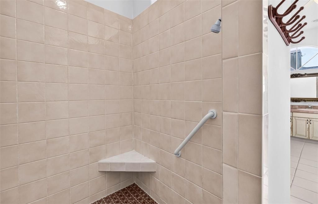 На продажу: $699,000 (4 спален, 4 ванн, 3684 Квадратных фут)