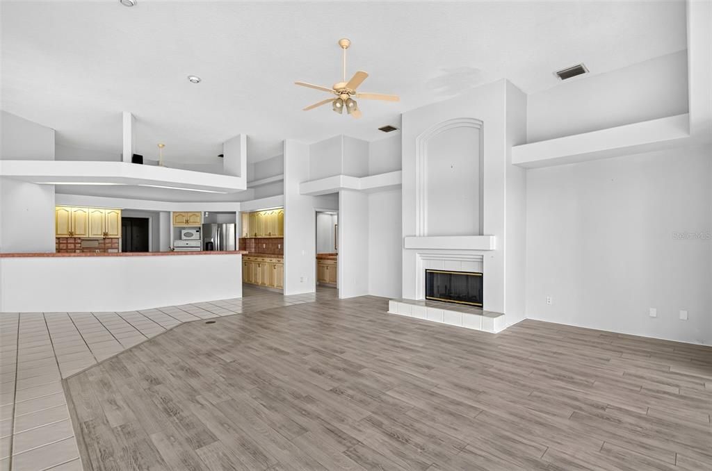En Venta: $725,000 (4 camas, 4 baños, 3684 Pies cuadrados)