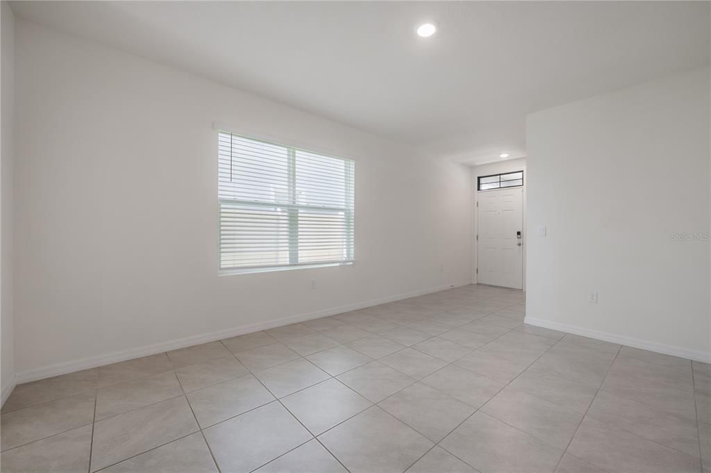 For Rent: $2,500 (3 beds, 2 baths, 1516 Square Feet)