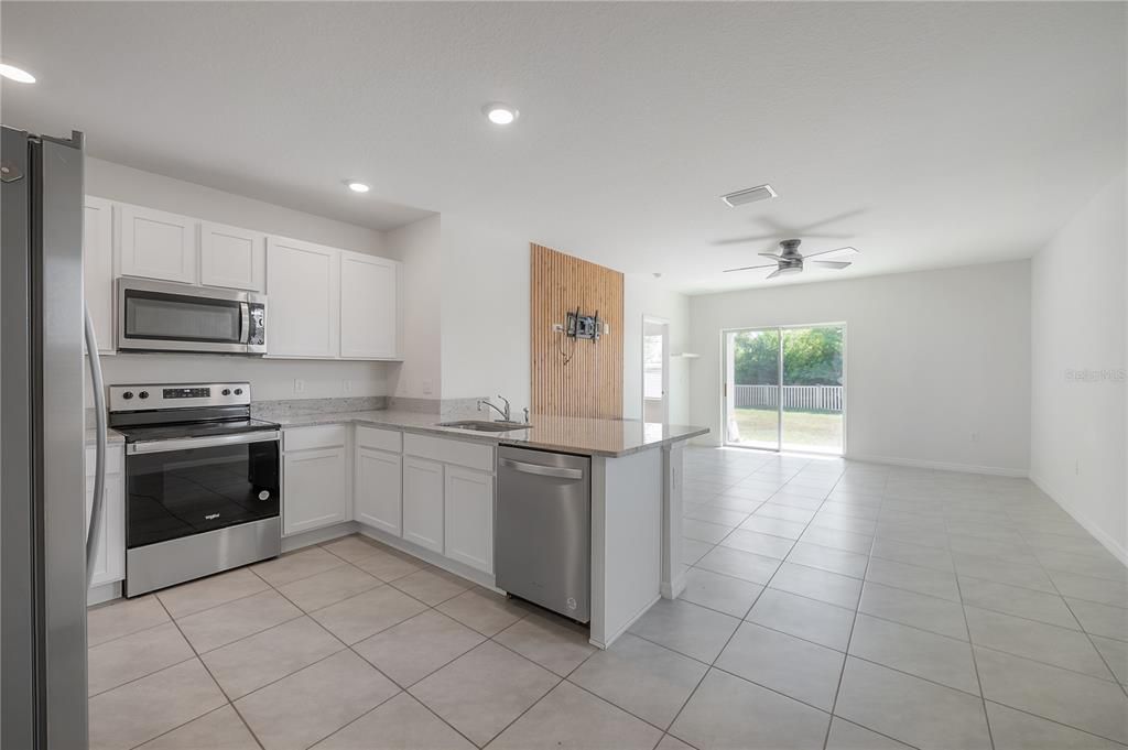 For Rent: $2,500 (3 beds, 2 baths, 1516 Square Feet)