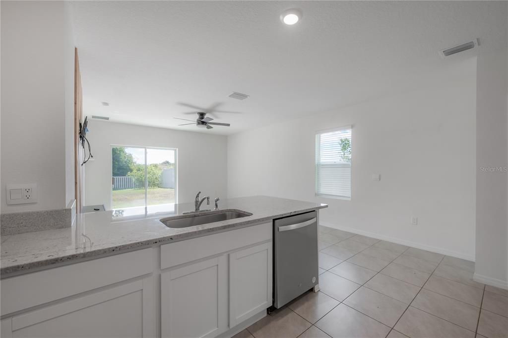 For Rent: $2,500 (3 beds, 2 baths, 1516 Square Feet)