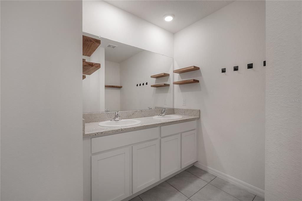 For Rent: $2,500 (3 beds, 2 baths, 1516 Square Feet)