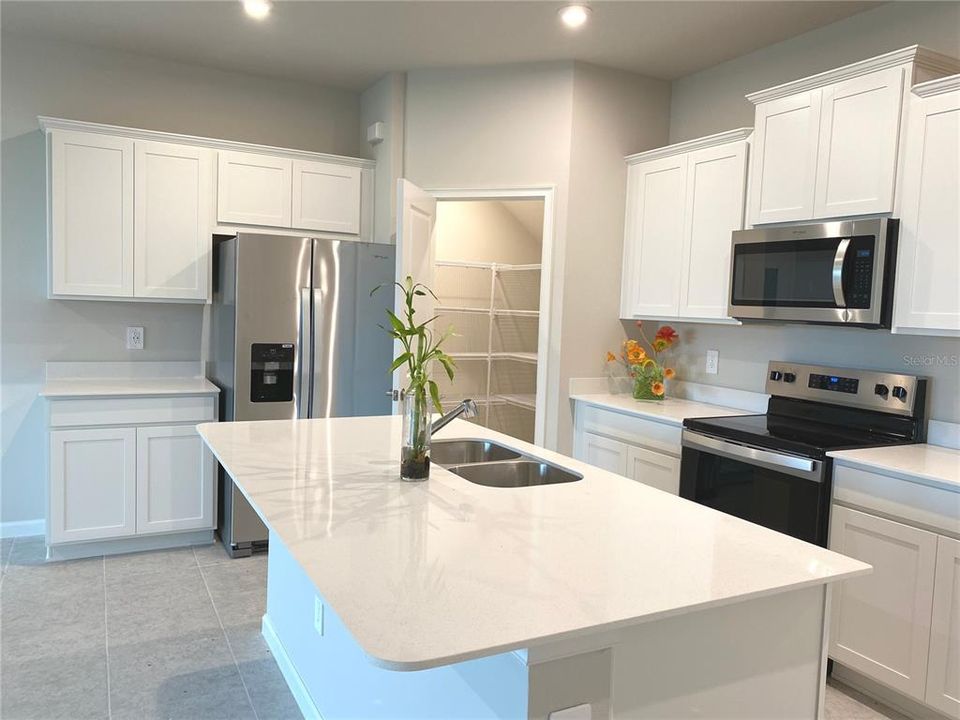 For Rent: $2,600 (3 beds, 2 baths, 1691 Square Feet)