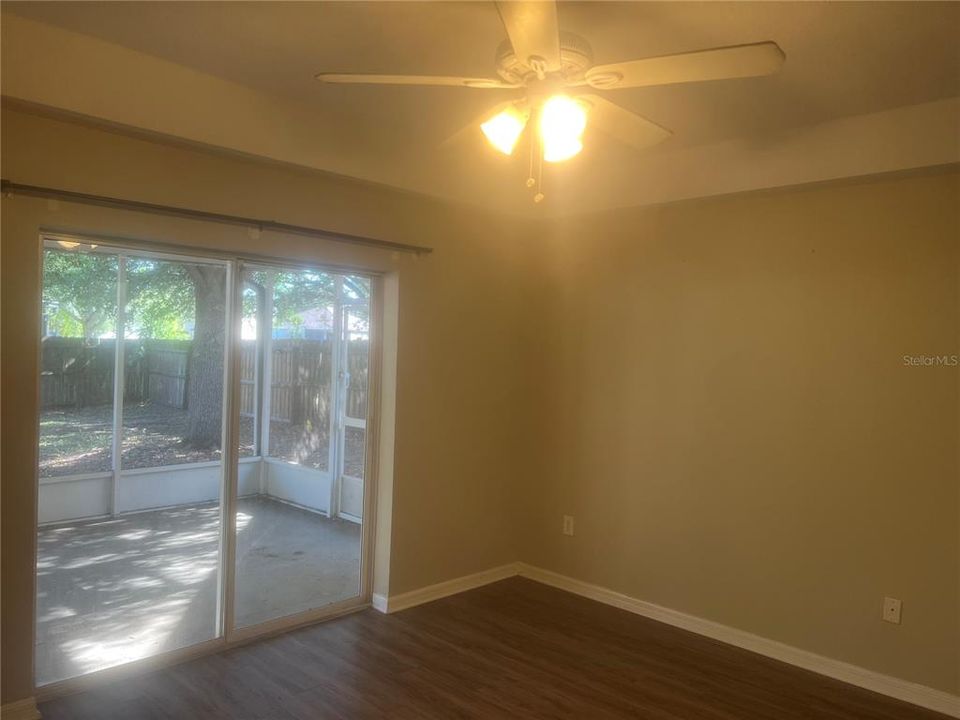 Activo con contrato: $295,000 (4 camas, 2 baños, 2021 Pies cuadrados)