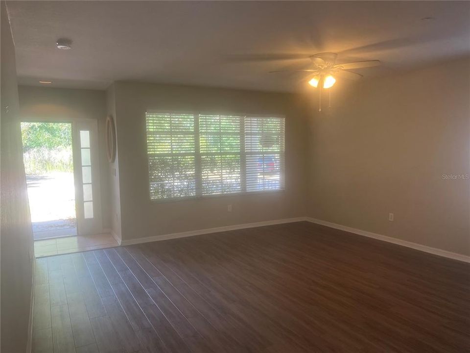 Activo con contrato: $295,000 (4 camas, 2 baños, 2021 Pies cuadrados)