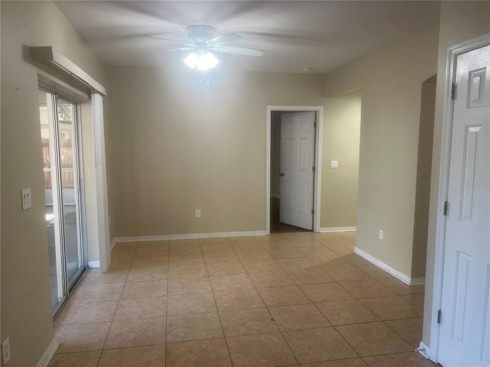Activo con contrato: $295,000 (4 camas, 2 baños, 2021 Pies cuadrados)