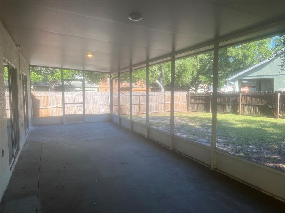 Activo con contrato: $295,000 (4 camas, 2 baños, 2021 Pies cuadrados)
