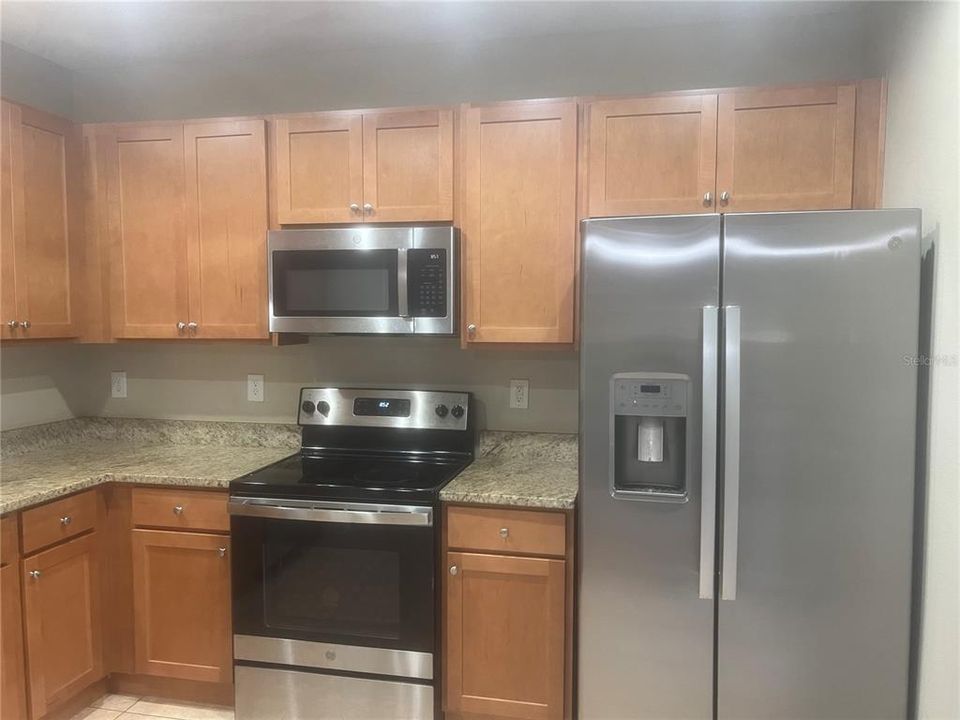 Activo con contrato: $295,000 (4 camas, 2 baños, 2021 Pies cuadrados)