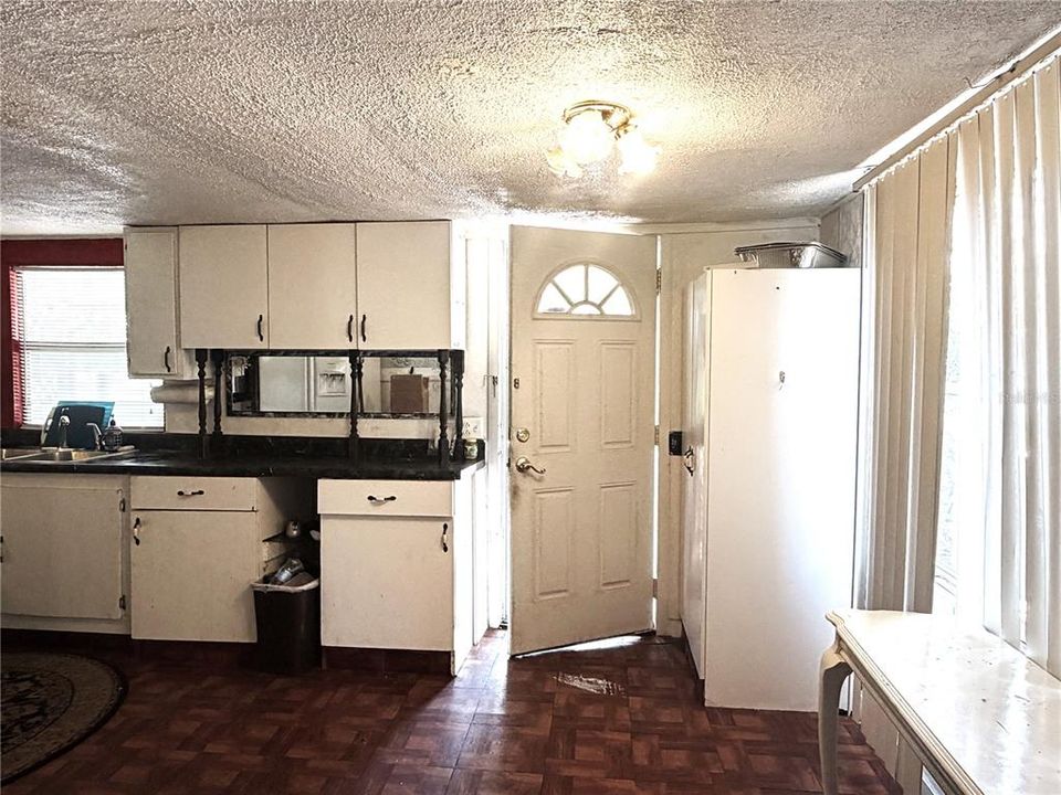 For Sale: $259,000 (3 beds, 2 baths, 960 Square Feet)