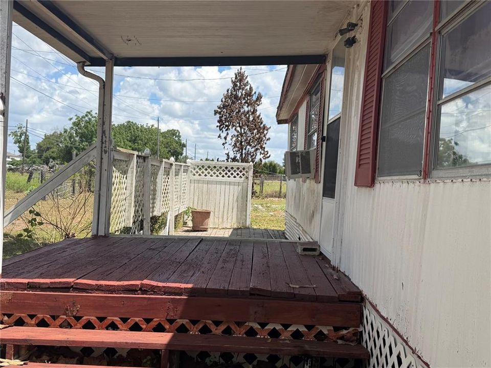 For Sale: $259,000 (3 beds, 2 baths, 960 Square Feet)