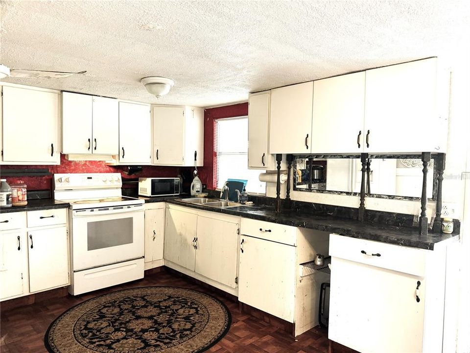For Sale: $259,000 (3 beds, 2 baths, 960 Square Feet)