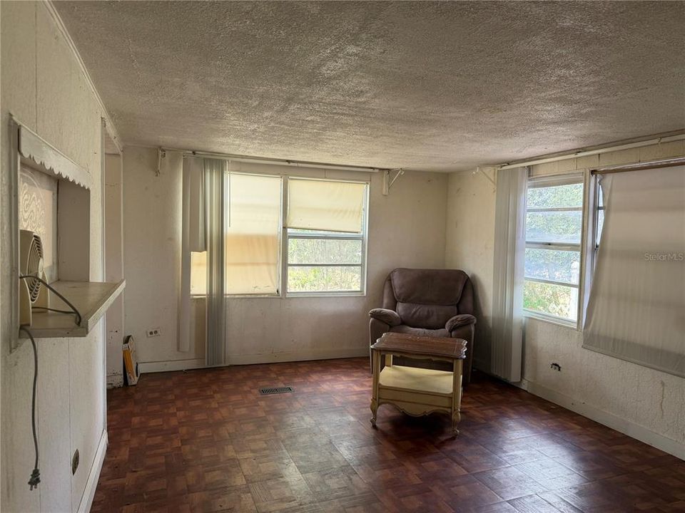 For Sale: $259,000 (3 beds, 2 baths, 960 Square Feet)