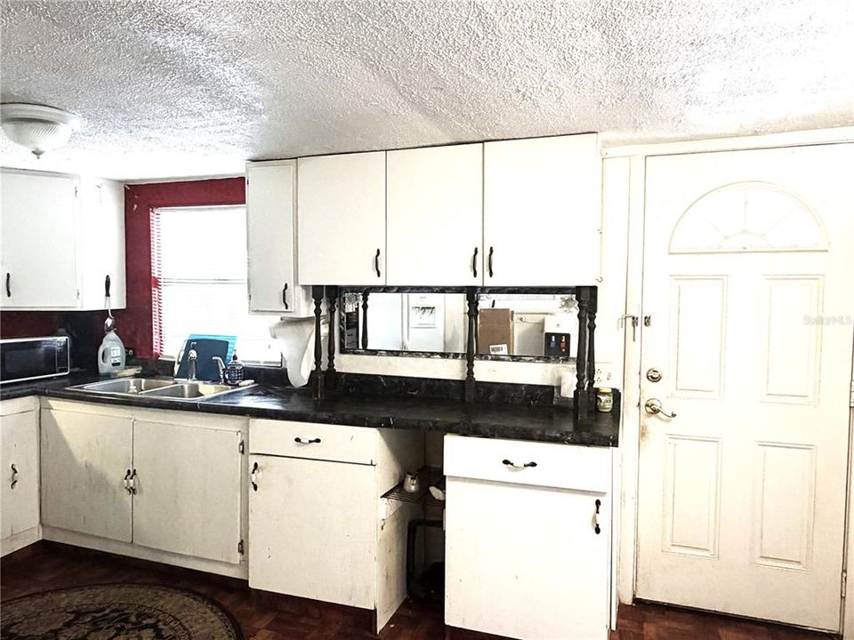 For Sale: $259,000 (3 beds, 2 baths, 960 Square Feet)