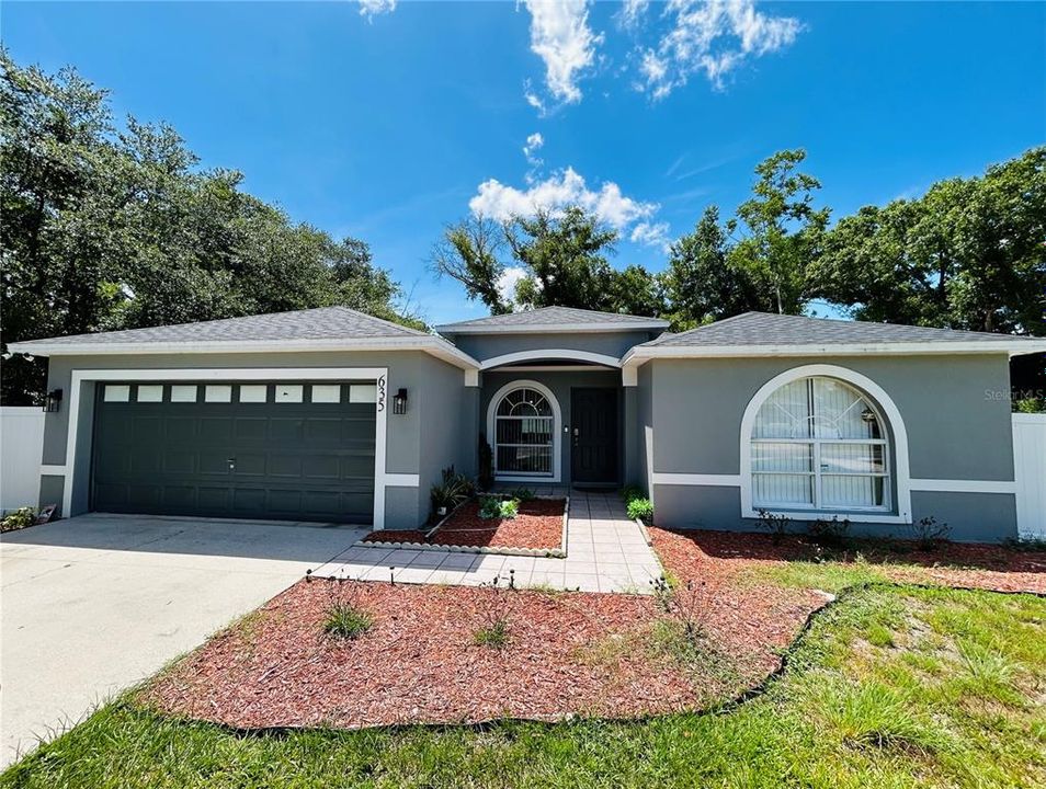 Activo con contrato: $249,900 (4 camas, 2 baños, 1188 Pies cuadrados)