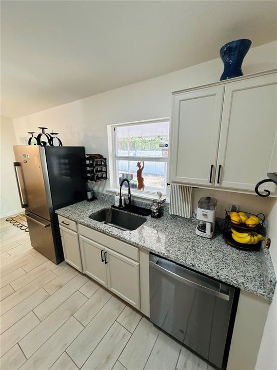 Activo con contrato: $249,900 (4 camas, 2 baños, 1188 Pies cuadrados)