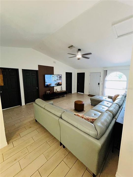 Activo con contrato: $249,900 (4 camas, 2 baños, 1188 Pies cuadrados)