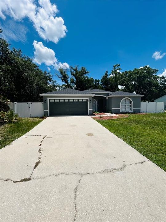Activo con contrato: $249,900 (4 camas, 2 baños, 1188 Pies cuadrados)