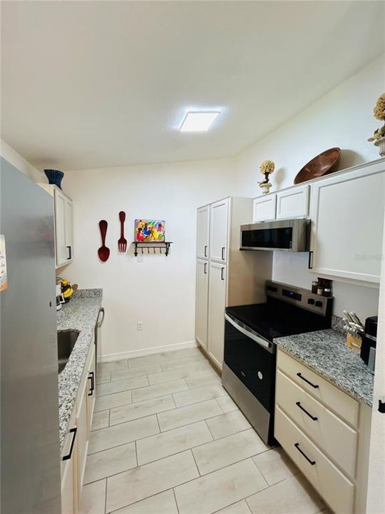 Activo con contrato: $249,900 (4 camas, 2 baños, 1188 Pies cuadrados)