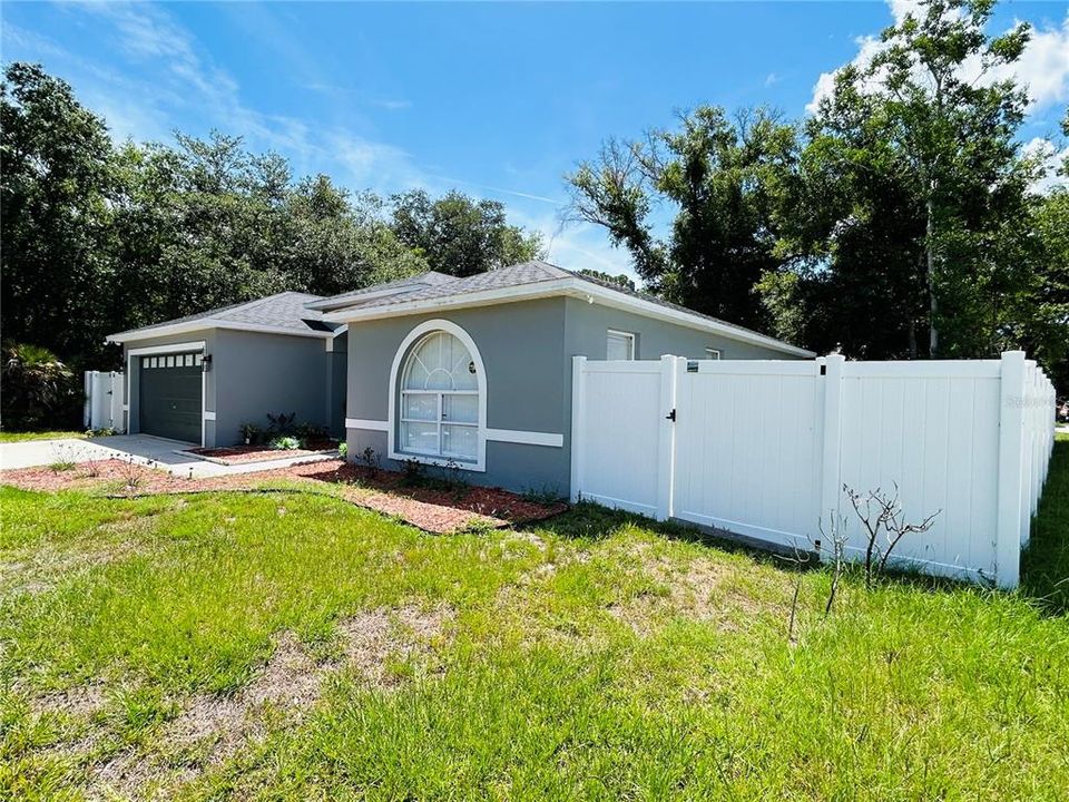 Activo con contrato: $249,900 (4 camas, 2 baños, 1188 Pies cuadrados)