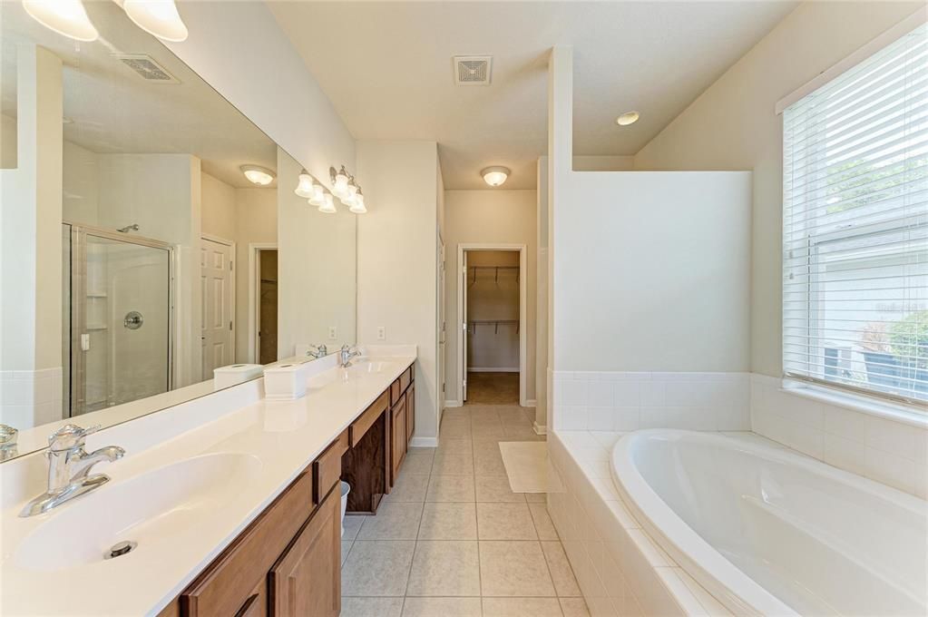 Active With Contract: $425,000 (4 beds, 2 baths, 2435 Square Feet)