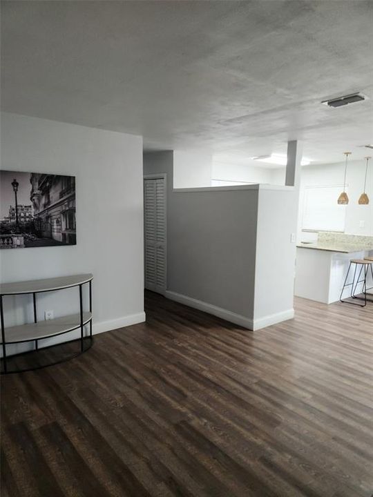 Activo con contrato: $319,900 (4 camas, 3 baños, 1260 Pies cuadrados)