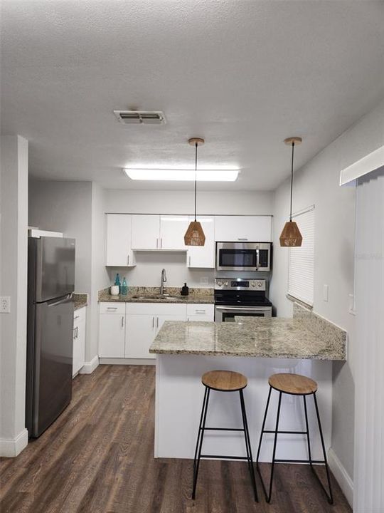 Activo con contrato: $319,900 (4 camas, 3 baños, 1260 Pies cuadrados)