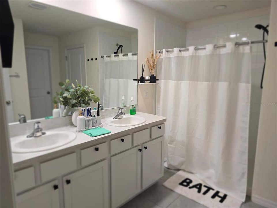 For Rent: $2,600 (4 beds, 2 baths, 1846 Square Feet)