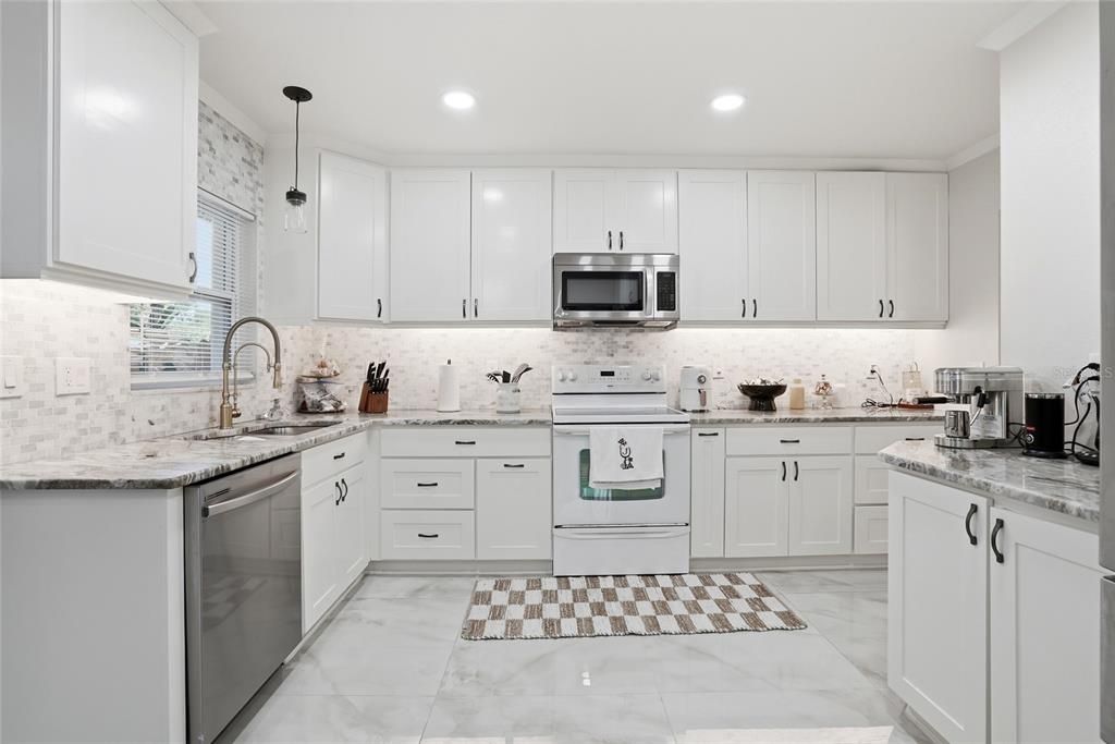 For Sale: $759,900 (4 beds, 3 baths, 2696 Square Feet)