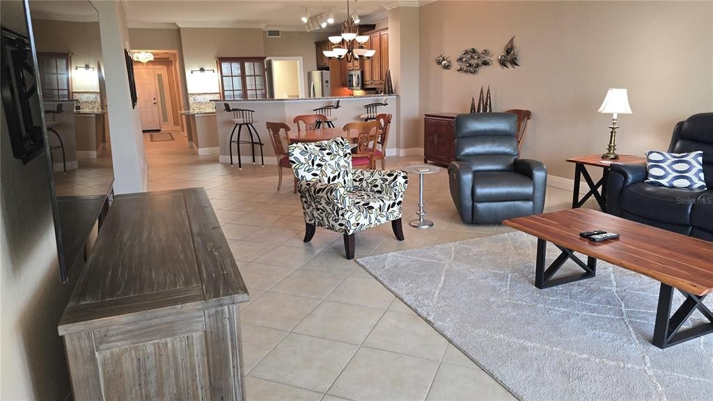 For Rent: $2,900 (3 beds, 2 baths, 1939 Square Feet)