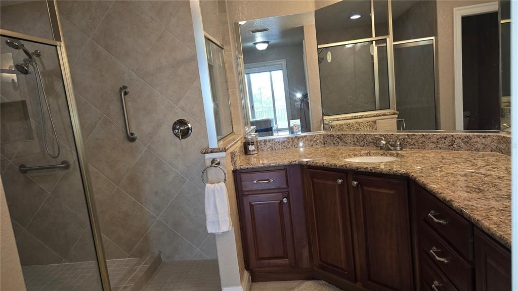 For Rent: $2,900 (3 beds, 2 baths, 1939 Square Feet)