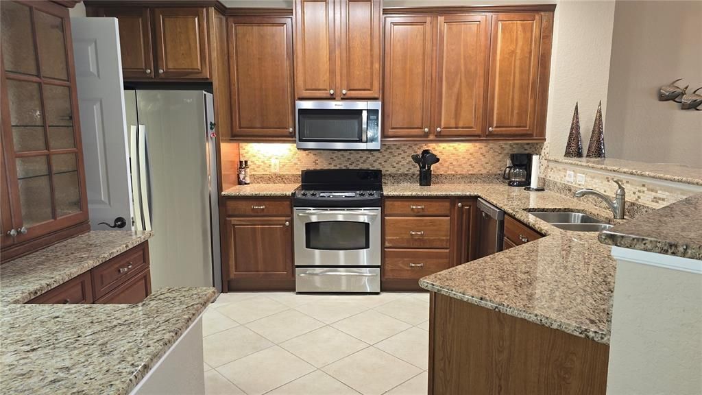 For Rent: $2,900 (3 beds, 2 baths, 1939 Square Feet)