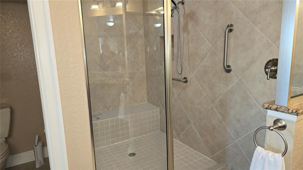 For Rent: $2,900 (3 beds, 2 baths, 1939 Square Feet)