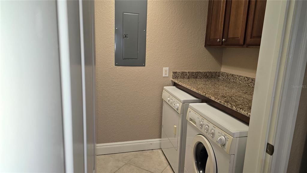 For Rent: $2,900 (3 beds, 2 baths, 1939 Square Feet)