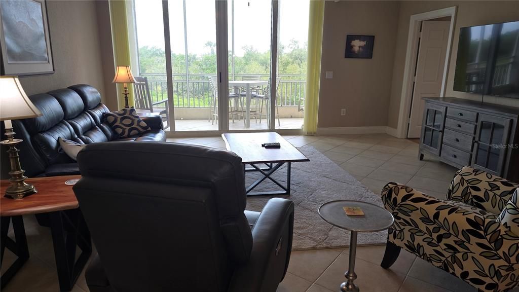 For Rent: $2,900 (3 beds, 2 baths, 1939 Square Feet)