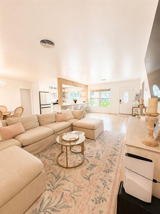 For Sale: $470,000 (3 beds, 1 baths, 1337 Square Feet)