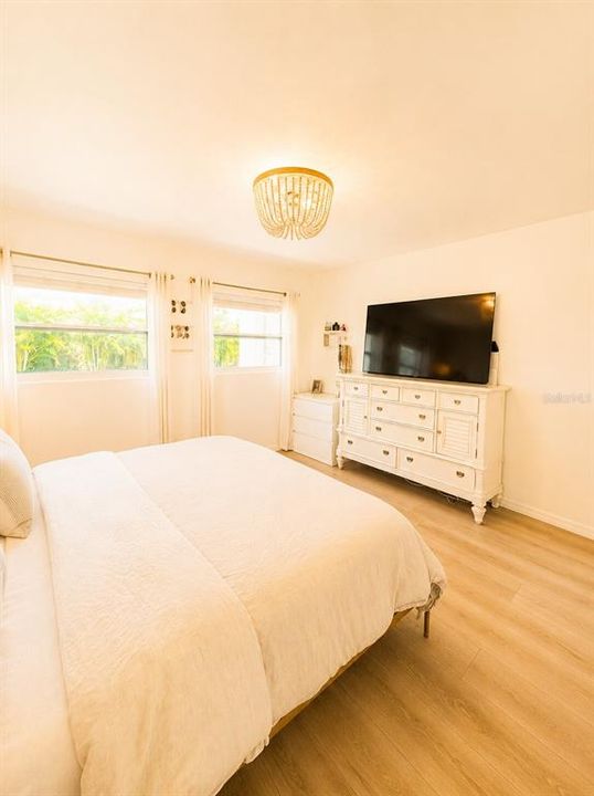 For Sale: $470,000 (3 beds, 1 baths, 1337 Square Feet)